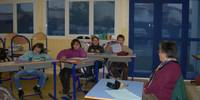 Hélène Legarto partageant ses souvenirs en 2007 avec des élèves de St-Jean-de-Luz (photo : ICB - Pantxika Maitia).