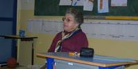 Hélène Legarto partageant ses souvenirs en 2007 avec des élèves de St-Jean-de-Luz (photo : ICB - Pantxika Maitia).
