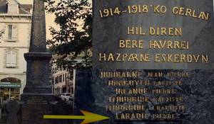 Pierre Labadie inscrit sur le monument aux morts de Hasparren. Photo : Maite Deliart