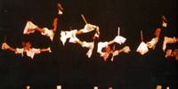 Ezpata-dantza de Zumarraga, donnée par les danseurs d'Etorki au Casino de Biarritz (1984), au sein de la création "Euskal-urrats" (Filipe Oyhamburu - Musique: Michel Aurnague, txistulari, et Jesus Aurnague
